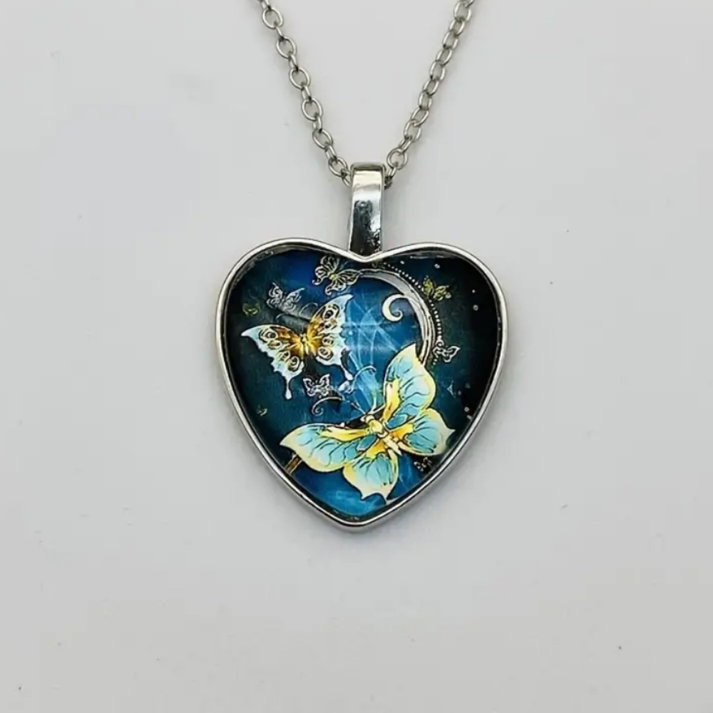 NEW! Heart Shaped Alloy Butterfly With  Silver Chain Necklace. NWOT